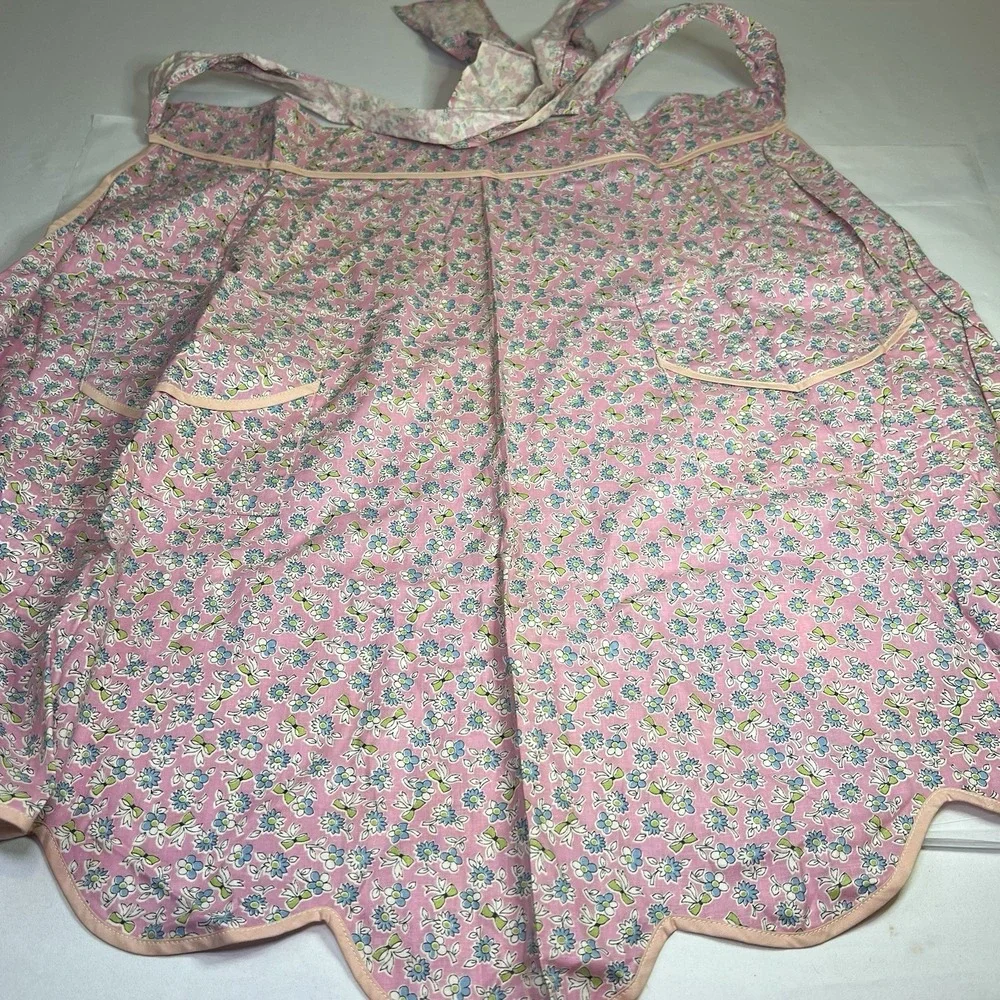 Vintage Handmade Half‎ Apron W/ Pockets Cottagecore Country Cute Pink